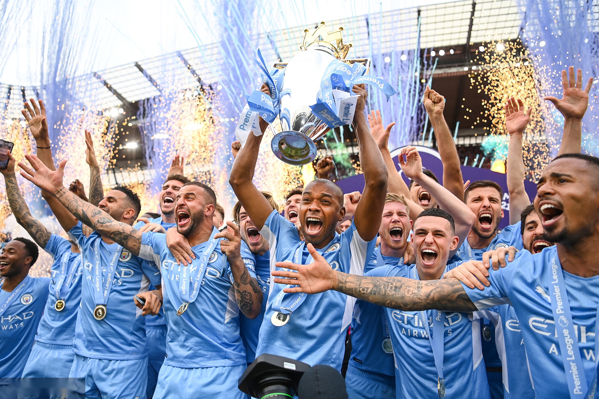 發球下依然 發球下依然